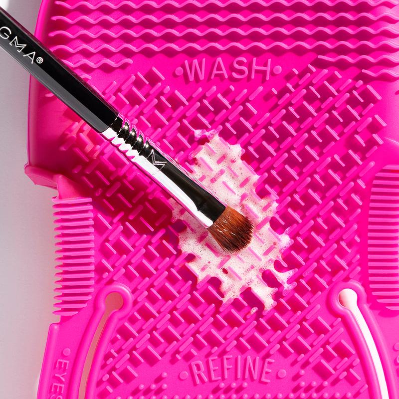 Sigma Beauty Sigma Spa Express Brush Cleaning Glove makeup accessory