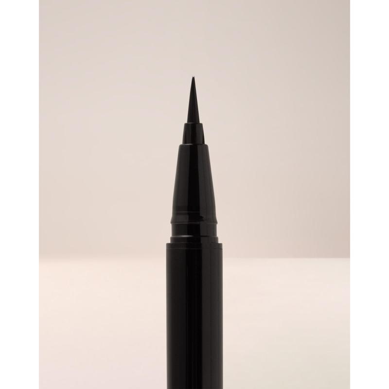 Brush Tip Illustrative Eyeliner